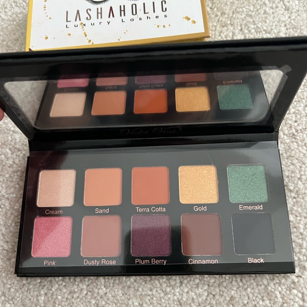 Violet Voss Essentials PRO Series Palette and Lashaholic Lashes
